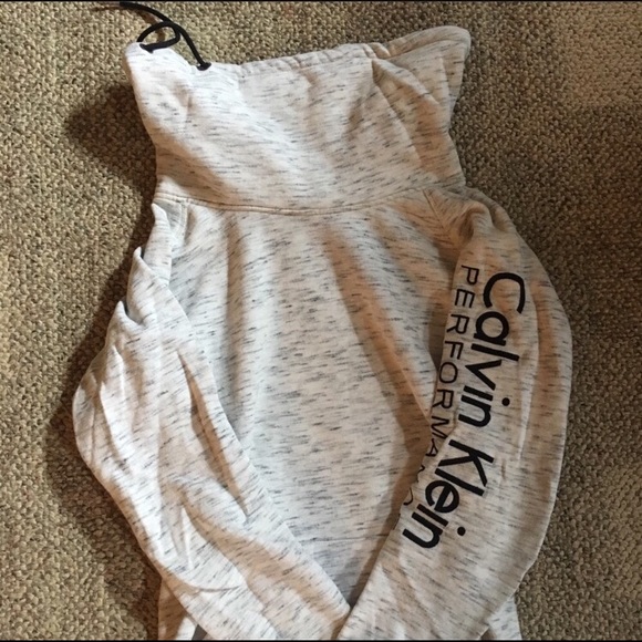 Calvin Klein Sweatshirt - Picture 2 of 4